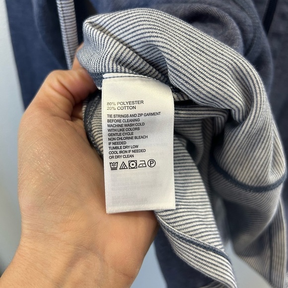 Tommy Bahama navy zip up sweatshirt size M - Picture 4 of 4